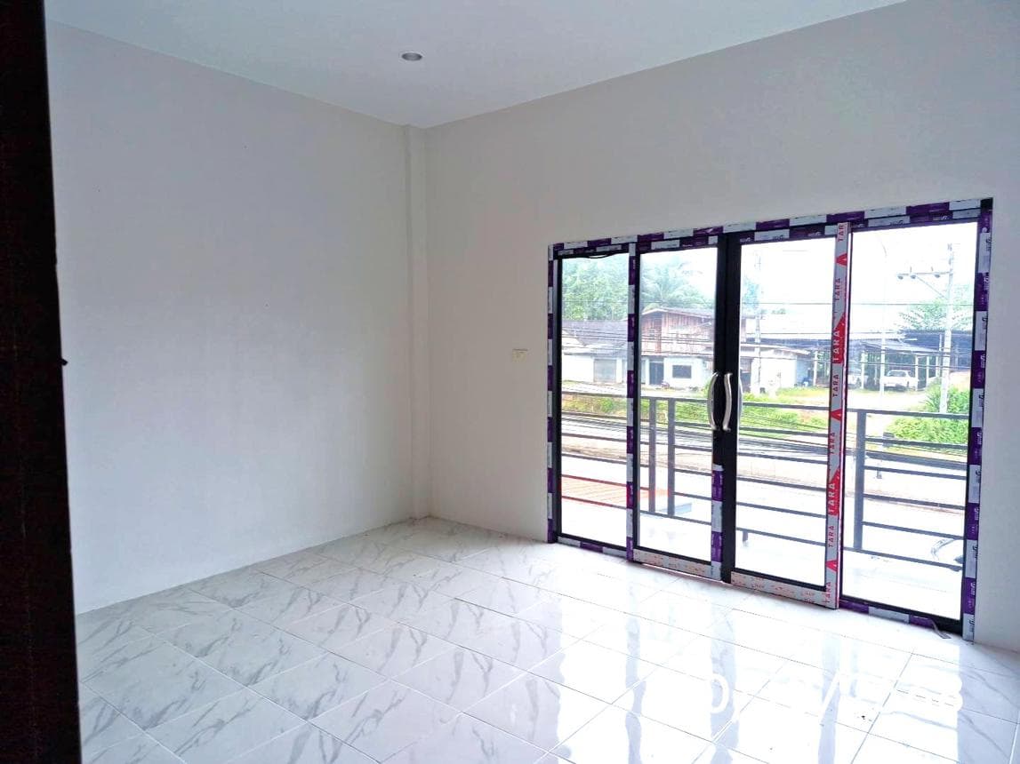 ขายอาคารพาณิชย์ บ้านลำนาว บางขัน นครศรีธรรมราช 3 ห้องนอน 3 ห้องน้ำ พื้นที่ 281.6 ตร.ม. ทำเลค้าขาย เดินทางสะดวก