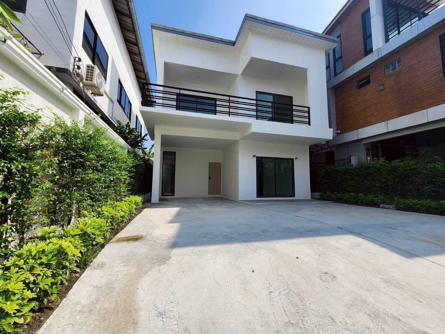 ขาย ทาวน์โฮม / โฮมออฟฟิศหลังใหญ่ สุขุมวิท 93 (ซอยพึ่งมี 29) บ้านใหม่ เนื้อที่กว้างพิเศษ 53 ตร.ว. ทำเลศักยภาพใกล้ BTS บางจาก