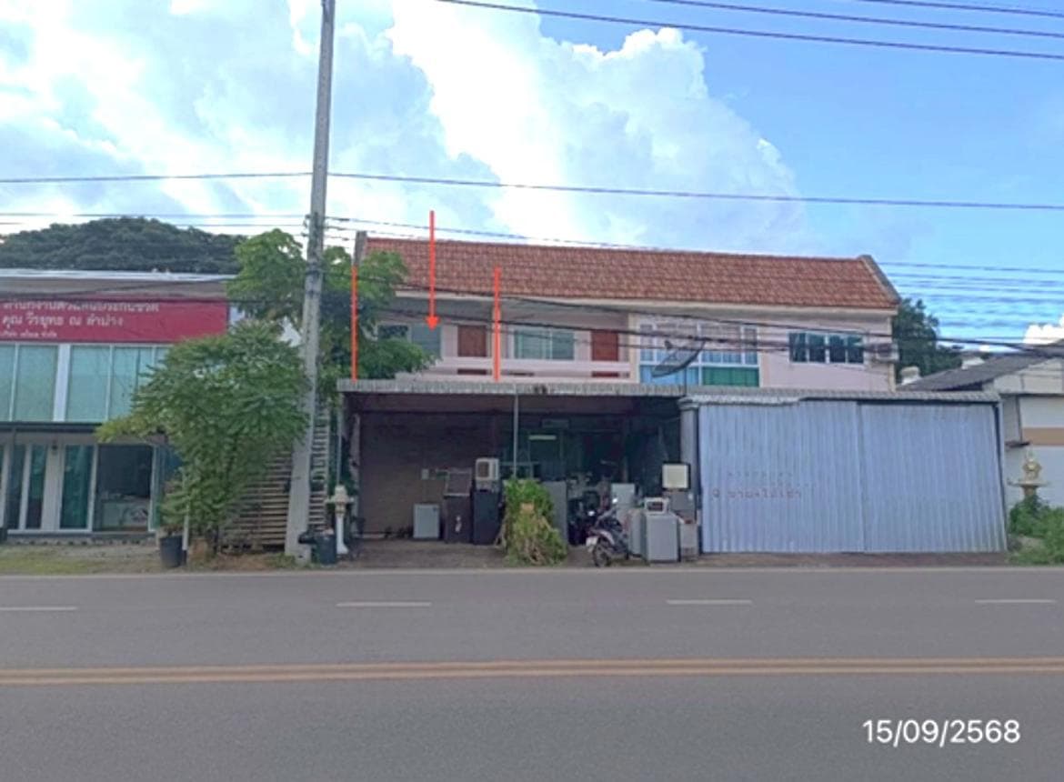 อาคารพาณิชย์ ท่าวังทอง เมืองพะเยา พะเยา 1 ห้องนอน 2 ห้องน้ำ พื้นที่ 104 ตร.ม. บนที่ดิน 18 ตร.ว. ทำเลศักยภาพค้าขายและอยู่อาศัย เดินทางสะดวก ราคาพิเศษ 1.7 ล้าน