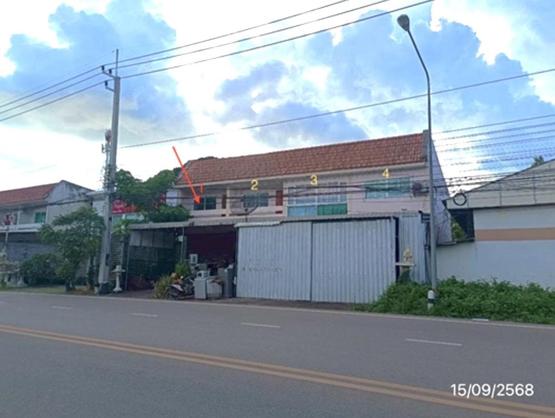 อาคารพาณิชย์ ท่าวังทอง เมืองพะเยา พะเยา 1 ห้องนอน 2 ห้องน้ำ พื้นที่ 104 ตร.ม. บนที่ดิน 18 ตร.ว. ทำเลศักยภาพค้าขายและอยู่อาศัย เดินทางสะดวก ราคาพิเศษ 1.7 ล้าน