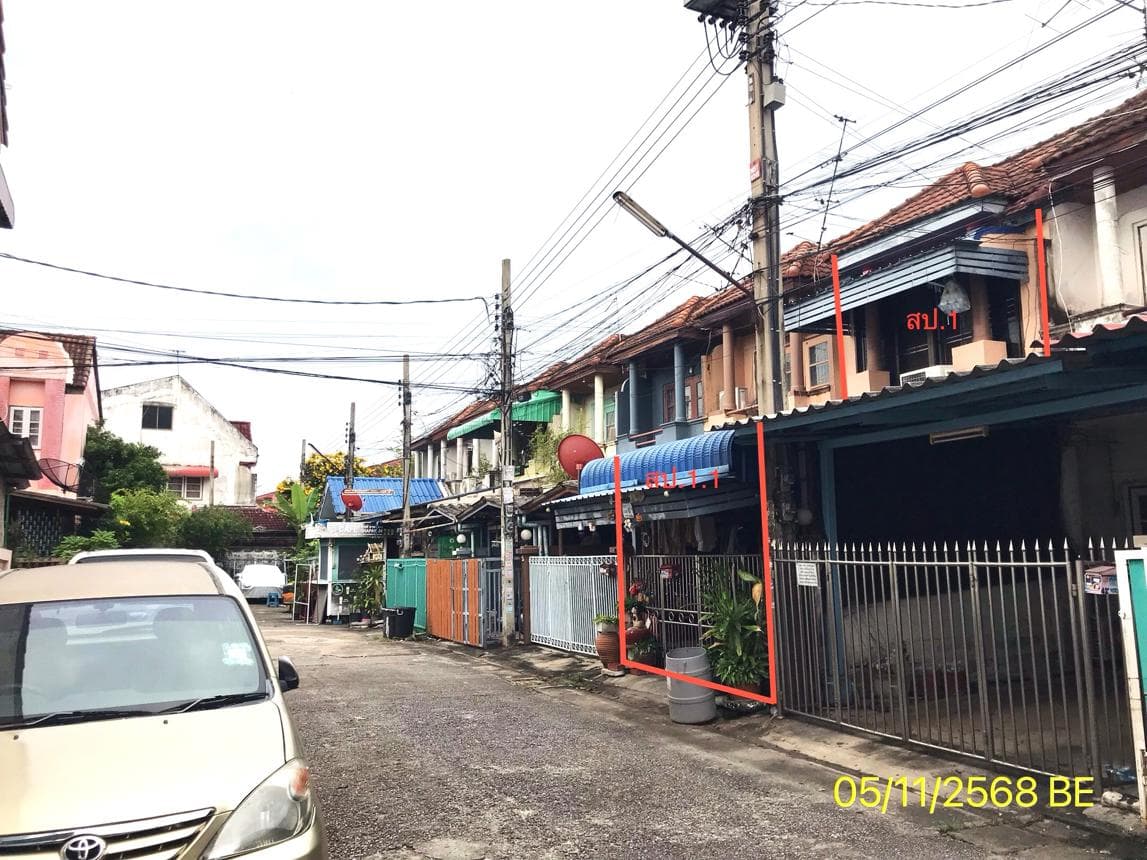ทาวน์เฮ้าส์ บ้านดุลิยานนท์ ท่าทราย เมืองนนทบุรี 2 ห้องนอน 104 ตร.ม. ทำเลดีใกล้ถนนรัตนาธิเบศร์และแหล่งชุมชน