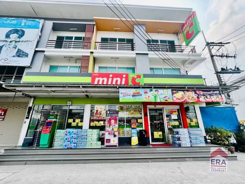 ขายอาคารพาณิชย์ติดถนนใหญ่พานทอง พร้อมผู้เช่า Mini Big C รับรายได้ทันที
