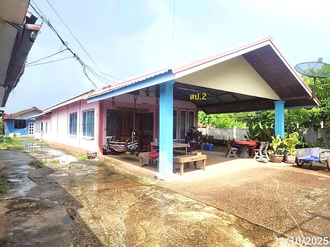 บ้านเดี่ยว สระนกแก้ว โพนทอง ร้อยเอ็ด 2 ห้องนอน 1 ห้องน้ำ บนเนื้อที่กว้าง 96.3 ตร.ว. พื้นที่ใช้สอย 162 ตร.ม.