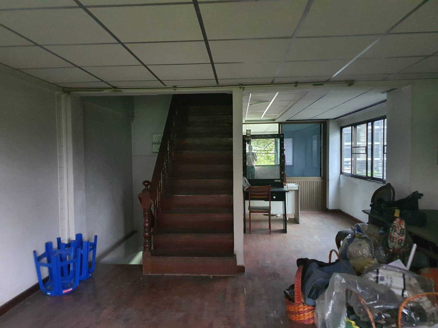 ขายตึกแถว อาคารพาณิชย์ 3 ชั้นครึ่ง 34 ตรว 136 ตรม พัฒนาการ 20 แยก 4 ทำเลดี ติดกับโกดังเป๊ปซี่