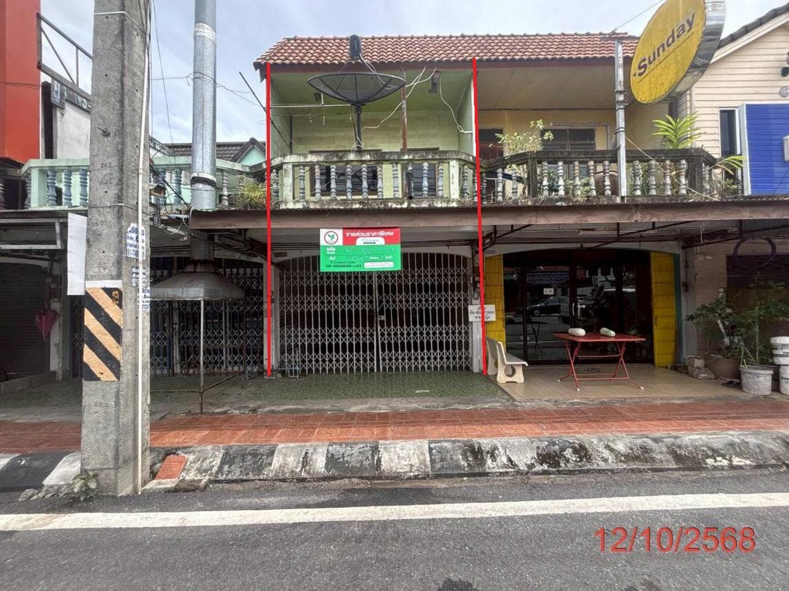 ขายอาคารพาณิชย์ 2 ห้องนอน 2 ห้องน้ำ พื้นที่ 132 ตร.ม. ทำเลทองมะขามเตี้ย เมืองสุราษฎร์ธานี เหมาะทำธุรกิจและโฮมออฟฟิศ ราคา 3.2 ล้าน