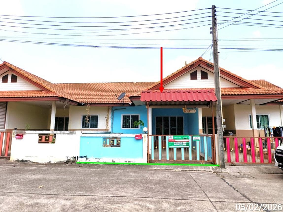 ขายทาวน์เฮ้าส์ แผ่นดินทอง ลิฟวิ่งโฮม (Phaendin Thong Living Home) ปลวกแดง ทำเลดีใกล้แหล่งงาน พื้นที่กว้าง 25.5 ตร.ว. ราคาคุ้มค่า