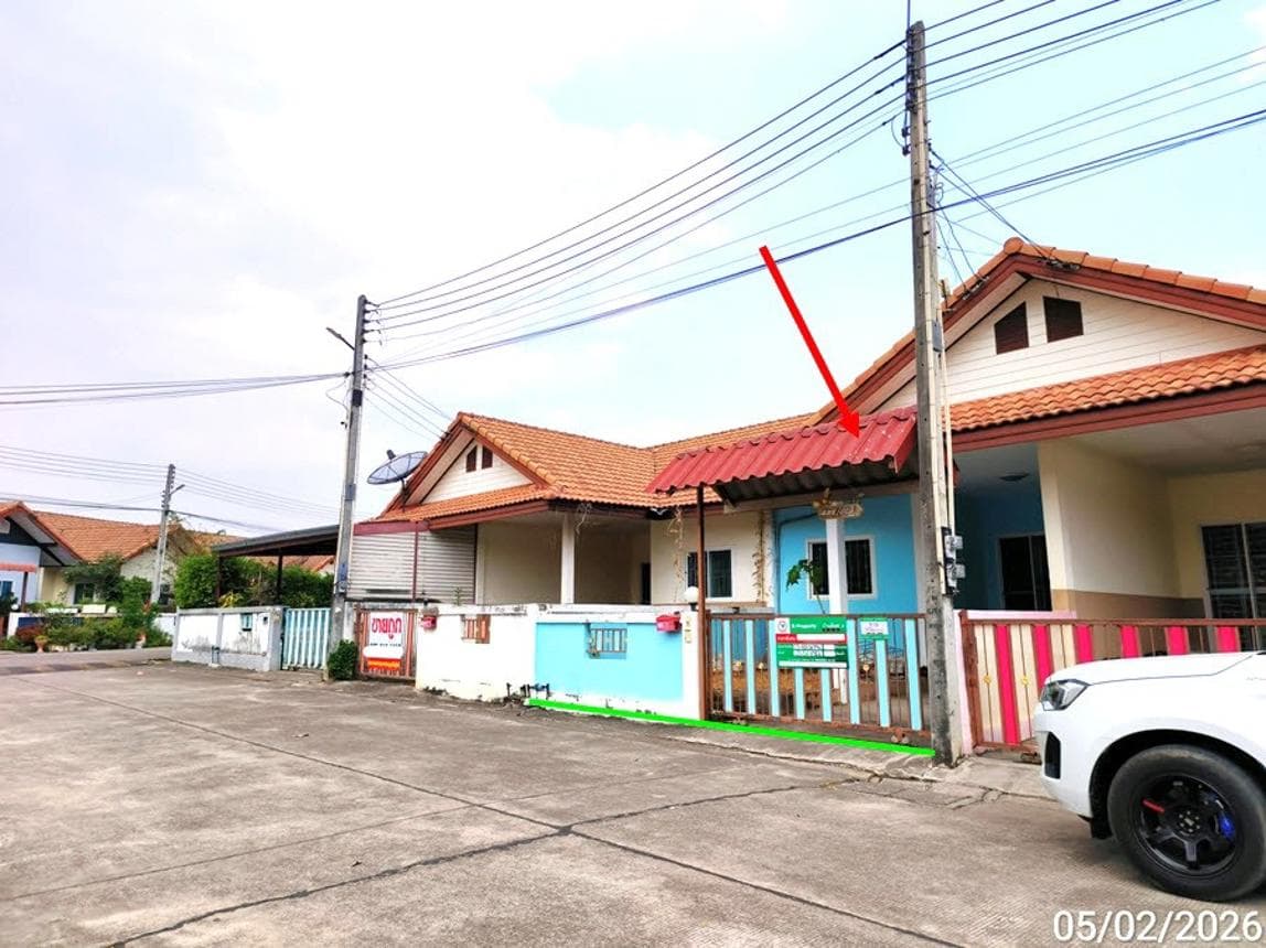 ขายทาวน์เฮ้าส์ แผ่นดินทอง ลิฟวิ่งโฮม (Phaendin Thong Living Home) ปลวกแดง ทำเลดีใกล้แหล่งงาน พื้นที่กว้าง 25.5 ตร.ว. ราคาคุ้มค่า