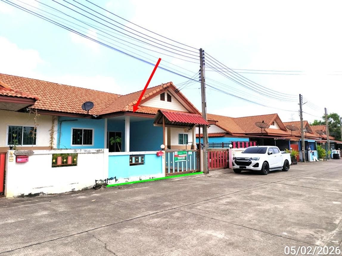 ขายทาวน์เฮ้าส์ แผ่นดินทอง ลิฟวิ่งโฮม (Phaendin Thong Living Home) ปลวกแดง ทำเลดีใกล้แหล่งงาน พื้นที่กว้าง 25.5 ตร.ว. ราคาคุ้มค่า