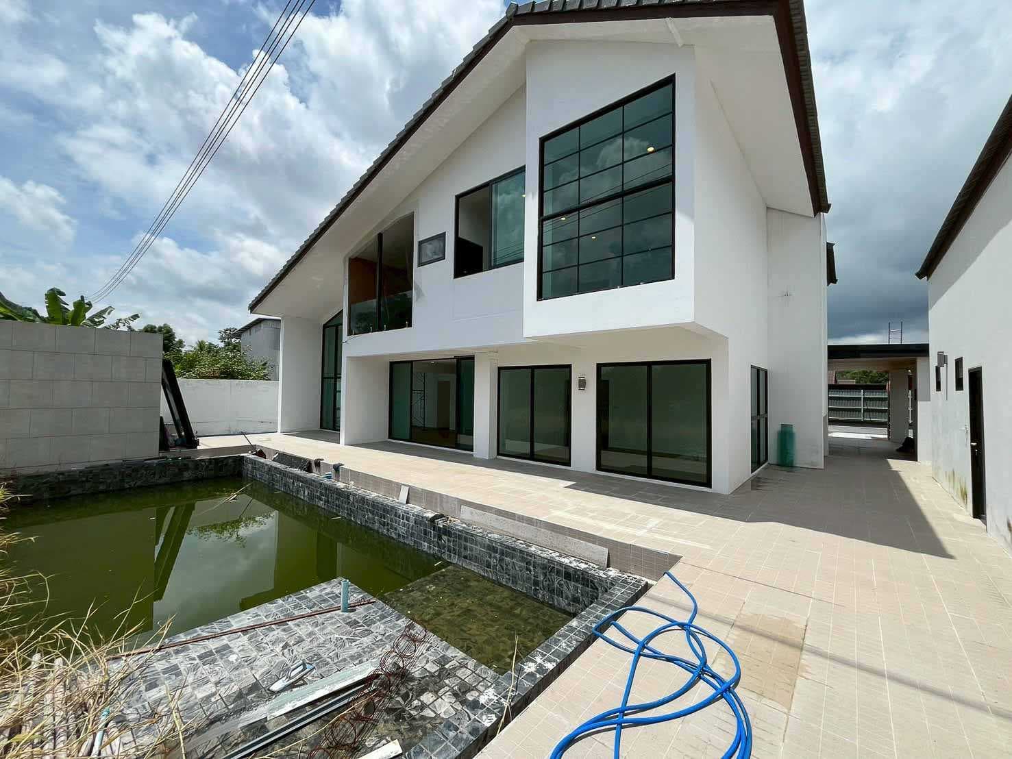 ขายบ้านเดี่ยว หลังมุม 8 นอน บ้าน 2 หลัง ปทุมธานี อำเภอลำลูกกา บึงทองหลาง 355 ตรว 2 ชั้น