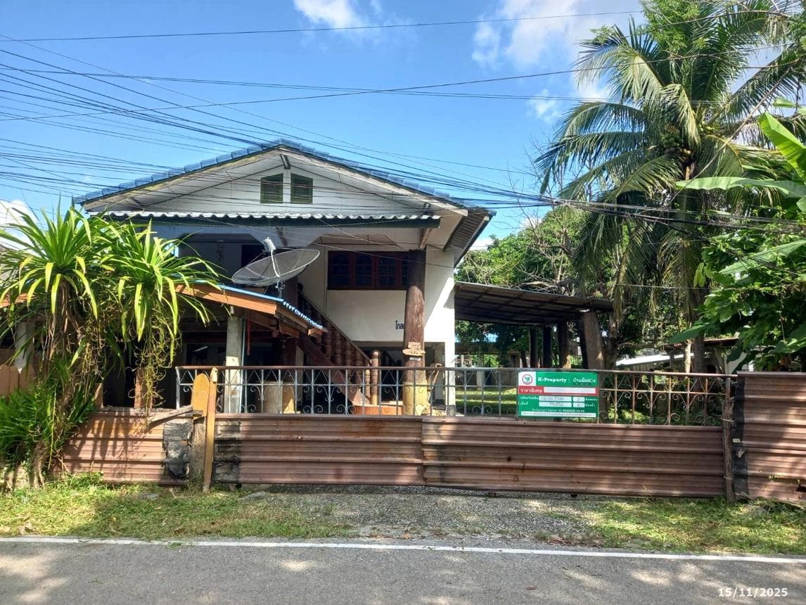 บ้านเดี่ยว ปงแสนทอง เมืองลำปาง 2 ห้องนอน 4 ห้องน้ำ พื้นที่กว้าง 224.5 ตร.ม. บนเนื้อที่ดิน 94 ตร.ว. ทำเลสงบราคา 2.79 ล้านบาท
