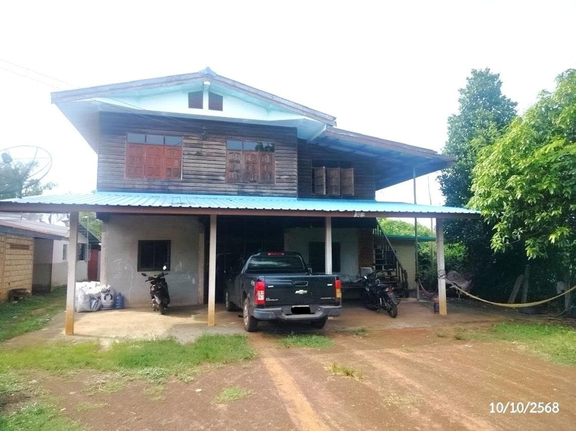 บ้านเดี่ยวหลังใหญ่ บ้านโพน โพนนาแก้ว สกลนคร 2 ห้องนอน 1 ห้องน้ำ พื้นที่ใช้สอย 264.25 ตร.ม. บนที่ดินกว้างขวาง 74 ตร.ว. ทำเลสงบ บรรยากาศส่วนตัว ราคาคุ้มค่าเพียง 1.43 ล้าน