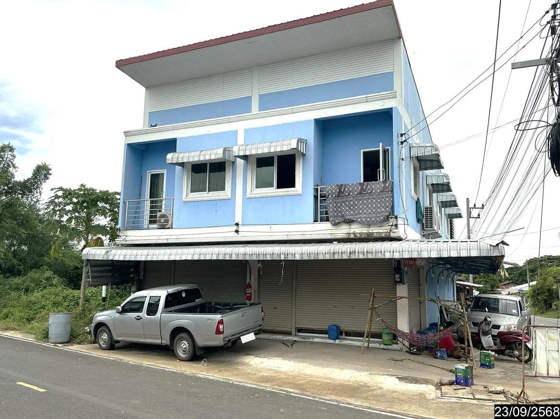 อาคารพาณิชย์ทำเลค้าขาย 6 ห้องนอน พื้นที่กว้าง 364.5 ตร.ม. ใจกลางอำเภอกระสัง บุรีรัมย์