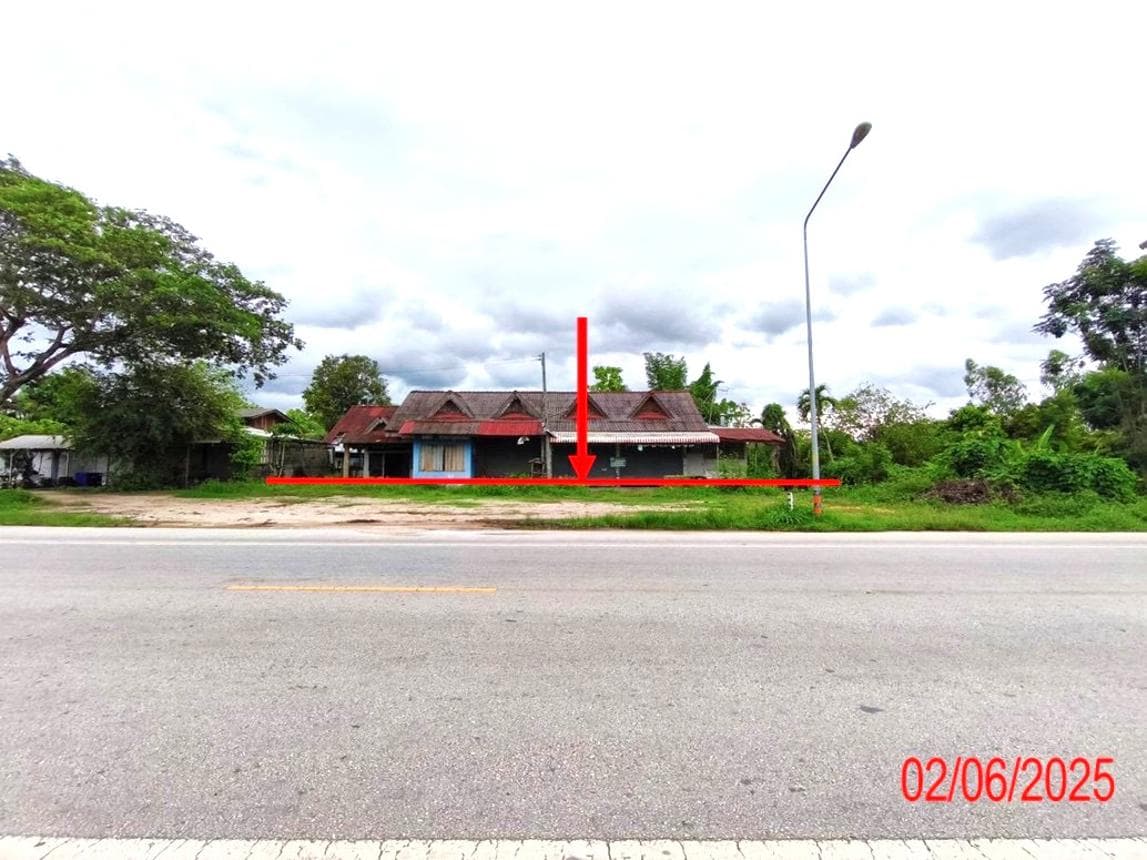 บ้านเดี่ยว บ้านเอื้อม เมืองลำปาง ลำปาง พื้นที่ 11 ตร.ว. พื้นที่ใช้สอย 351.75 ตร.ม. 16 ห้องนอน 4 ห้องน้ำ