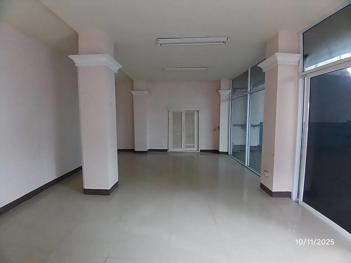 บ้านเดี่ยว 3 ห้องนอน พื้นที่ 275.4 ตร.ม. ทำเลศักยภาพ บ้านกลาง เมืองลำพูน ลำพูน