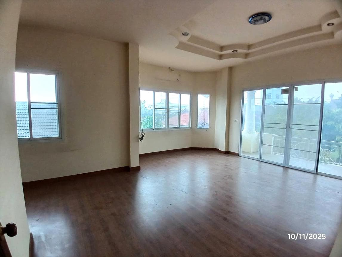 บ้านเดี่ยว 3 ห้องนอน พื้นที่ 275.4 ตร.ม. ทำเลศักยภาพ บ้านกลาง เมืองลำพูน ลำพูน