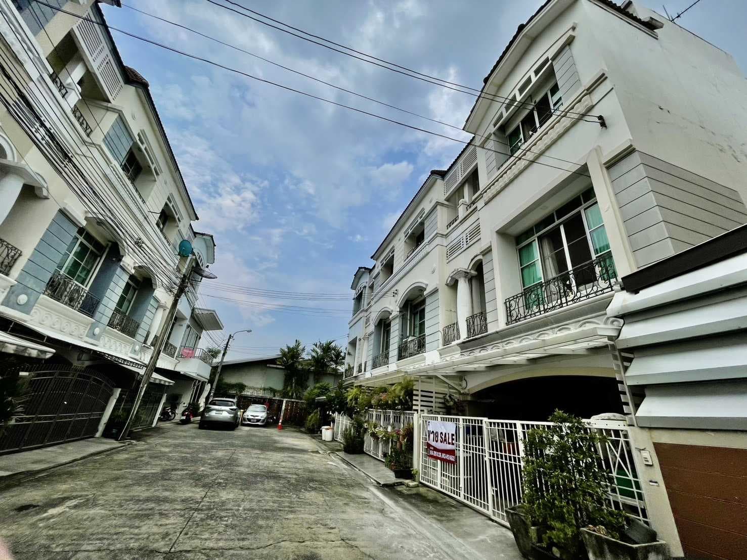 ขายด่วน บ้านกลางเมืองลาดพร้าว-โยธินพัฒนา ซอยประดิษฐ์มนูธรรม 19 21 ตร.ว. 5 นาทีถึงเซ็นทรัล อีสต์วิลล์