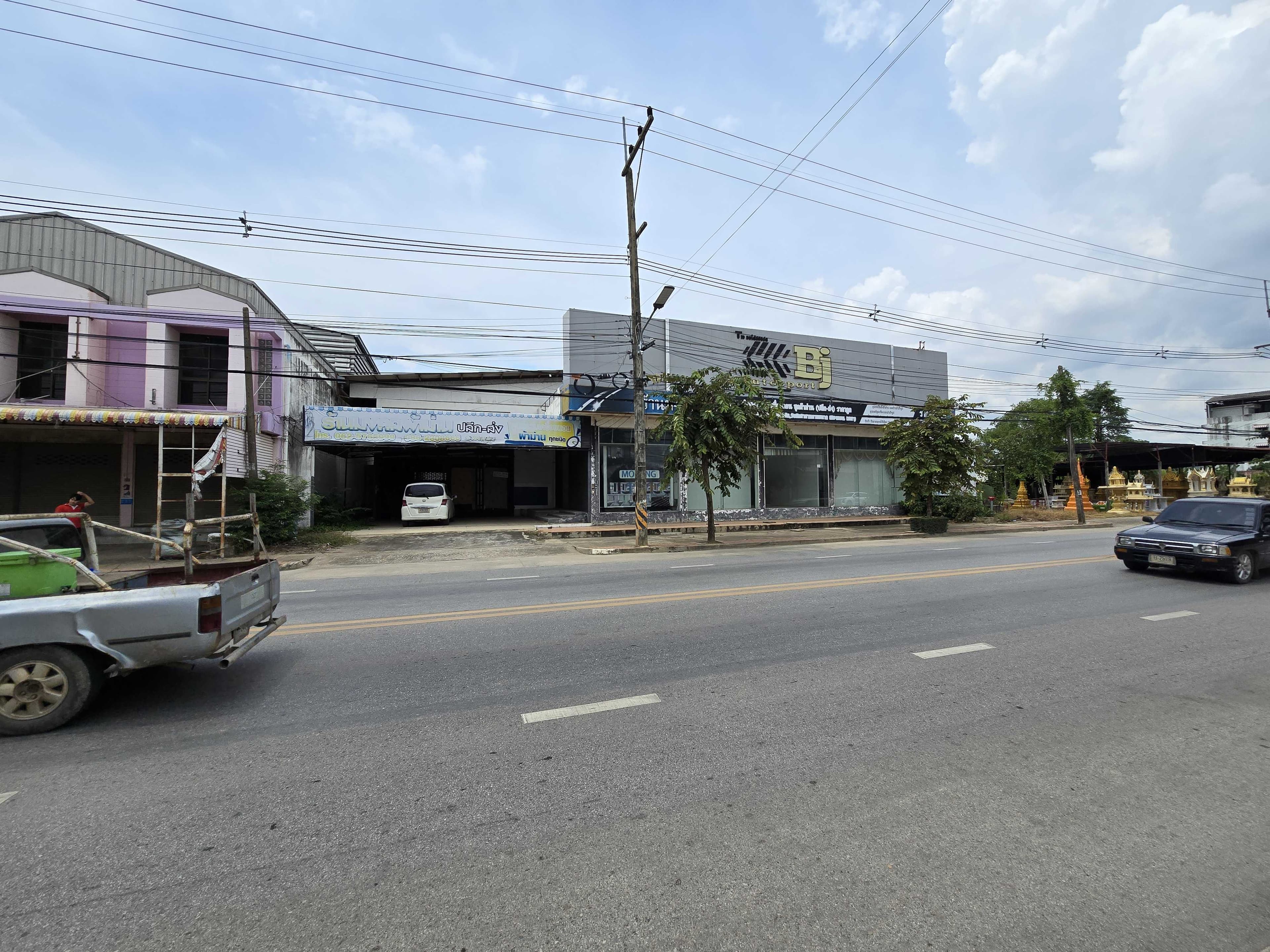 อาคารโชว์รูม พร้อมโกดังขนาดใหญ่ 1 ไร่ 88.3 ตร.วา ติดถนนบรมไตรโลกนาถ2