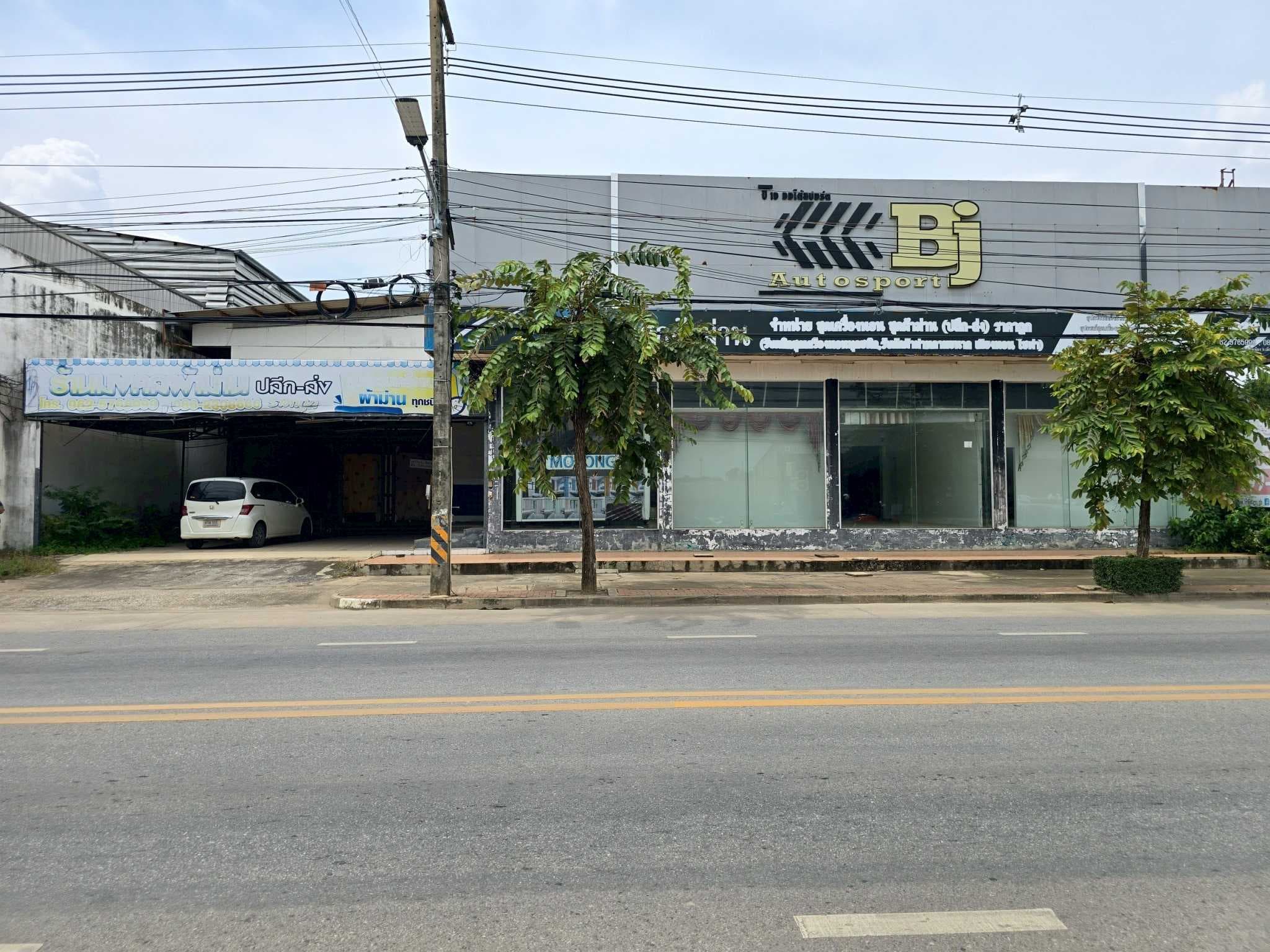 อาคารโชว์รูม พร้อมโกดังขนาดใหญ่ 1 ไร่ 88.3 ตร.วา ติดถนนบรมไตรโลกนาถ2