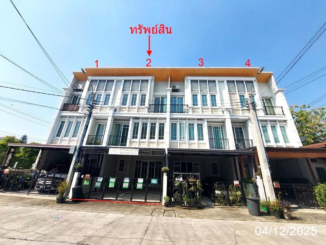 ทาวน์เฮ้าส์พรีเมียม โกลเด้นซิตี้ แจ้งวัฒนะ-เมืองทอง 4 ห้องนอน 4 ห้องน้ำ พื้นที่ใช้สอย 189 ตร.ม. ทำเลดีใกล้ทางด่วน