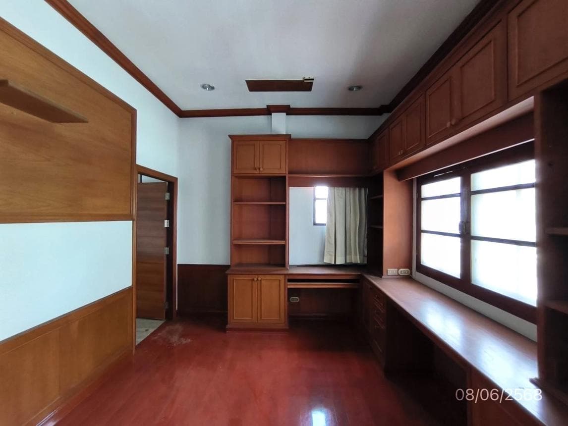 บ้านเดี่ยว เมืองเอก โครงการ 5 หลักหก ปทุมธานี 5 ห้องนอน 4 ห้องน้ำ พื้นที่กว้าง ทำเลดีใกล้ ม.รังสิต