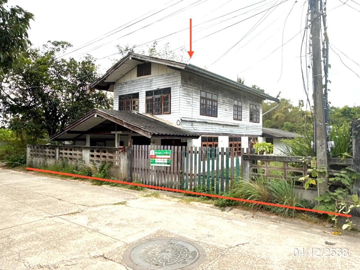 ขายบ้านเดี่ยว เมืองมุกดาหาร ทำเลใจกลางเมือง เนื้อที่ 48 ตร.ว. พื้นที่ใช้สอย 219.5 ตร.ม. 4 ห้องนอน 2 ห้องน้ำ ราคาล้านกลางๆ สภาพดี พร้อมอยู่