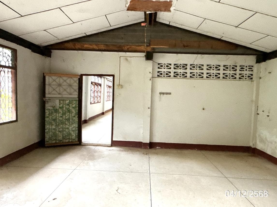 ขายบ้านเดี่ยว เมืองมุกดาหาร ทำเลใจกลางเมือง เนื้อที่ 48 ตร.ว. พื้นที่ใช้สอย 219.5 ตร.ม. 4 ห้องนอน 2 ห้องน้ำ ราคาล้านกลางๆ สภาพดี พร้อมอยู่