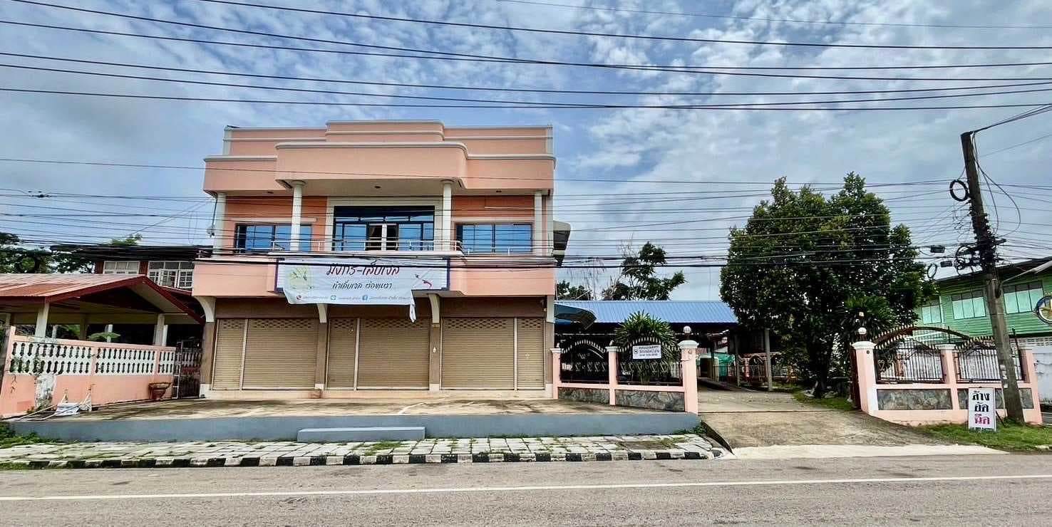 ขายบ้านเดี่ยวสร้างเอง ทำเลทอง บ้านท่าแร่ เมืองสกลนคร ติดถนนใหญ่สายสกลนคร–นครพนม | เหมาะอยู่อาศัย ค้าขาย และทำธุรกิจ