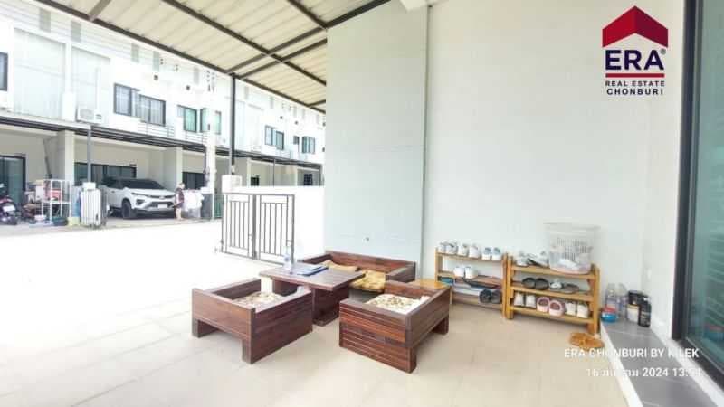 ขายทาวน์โฮม 2 ชั้น แปลงริม หมู่บ้านเอมัสท์ บ่อวิน–เขาขยาย ใกล้นิคม ราคา 2.05 ล้าน