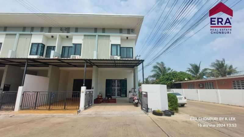 ขายทาวน์โฮม 2 ชั้น แปลงริม หมู่บ้านเอมัสท์ บ่อวิน–เขาขยาย ใกล้นิคม ราคา 2.05 ล้าน