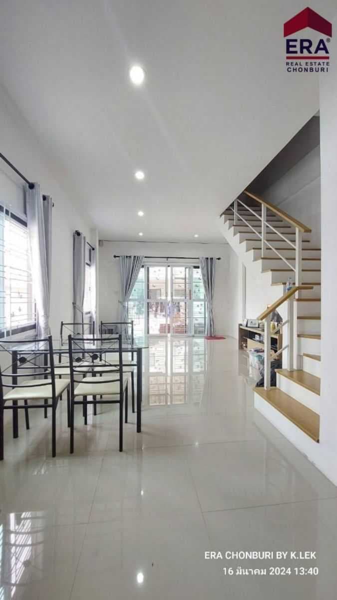 ขายทาวน์โฮม 2 ชั้น แปลงริม หมู่บ้านเอมัสท์ บ่อวิน–เขาขยาย ใกล้นิคม ราคา 2.05 ล้าน