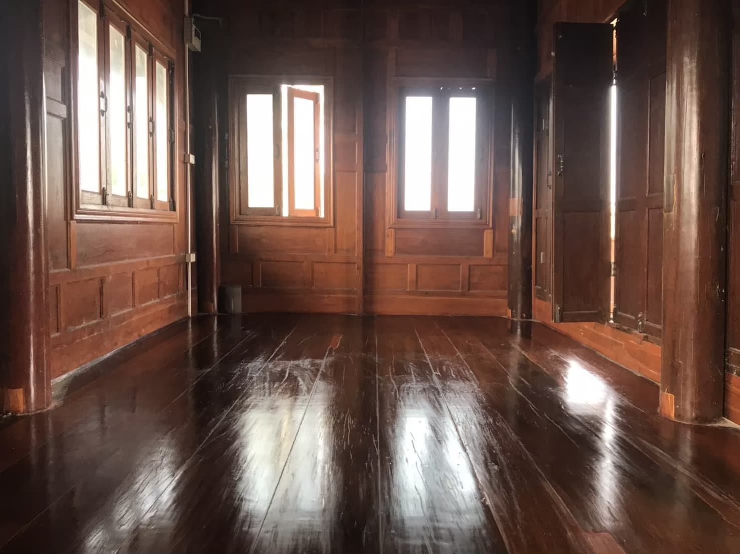 ที่ดินพร้อมสิ่งปลูกสร้าง เมืองอ่างทอง อ่างทอง