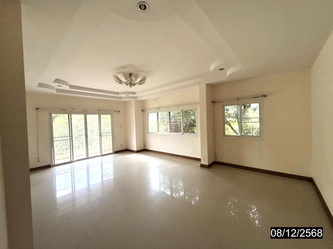 บ้านเดี่ยวหลังใหญ่ เมืองเพีย บ้านไผ่ ขอนแก่น พื้นที่ใช้สอยกว้างขวาง ตอบโจทย์ครอบครัวใหญ่
