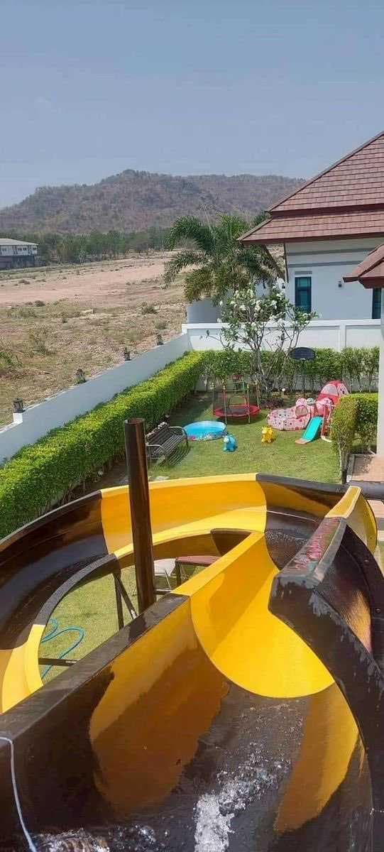ใกล้ทะเล เดินทางสะดวก บรรยากาศเงียบสงบโครงการ ภลูเมเรียวิลล่า (Plumeria Villa)จากราคา 14,000,000 บาทลดเหลือเพียง 10,500,000 บาท เท่านั้น!5 ห้องนอน 4 ห้องน้ำ พร้อมอุปกรณ์ตกแต่งครบครันพร้อมอยู่