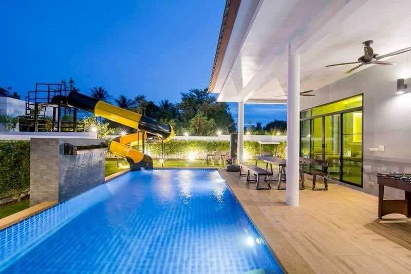 ใกล้ทะเล เดินทางสะดวก บรรยากาศเงียบสงบโครงการ ภลูเมเรียวิลล่า (Plumeria Villa)จากราคา 14,000,000 บาทลดเหลือเพียง 10,500,000 บาท เท่านั้น!5 ห้องนอน 4 ห้องน้ำ พร้อมอุปกรณ์ตกแต่งครบครันพร้อมอยู่