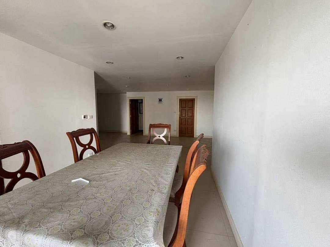 ขาย คอนโด Floraville Condominium (ฟลอร่าวิลล์ คอนโดมิเนียม)160 ตรม 3 นอน 2 น้ำ ชั้นที่ 23 วิวเมือง พร้อมเฟอร์