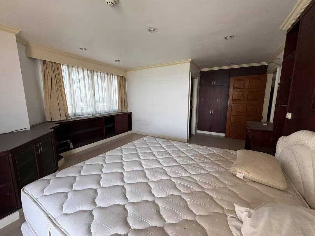 ขาย คอนโด Floraville Condominium (ฟลอร่าวิลล์ คอนโดมิเนียม)160 ตรม 3 นอน 2 น้ำ ชั้นที่ 23 วิวเมือง พร้อมเฟอร์