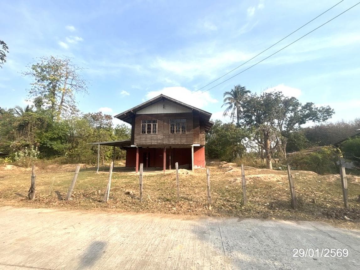 ขายบ้านเดี่ยว ศีขรภูมิ สุรินทร์ ทำเลจารพัต เนื้อที่ 43 ตร.ว. พื้นที่ใช้สอย 105.1 ตร.ม. 2 ห้องนอน 1 ห้องน้ำ สภาพดี พร้อมอยู่