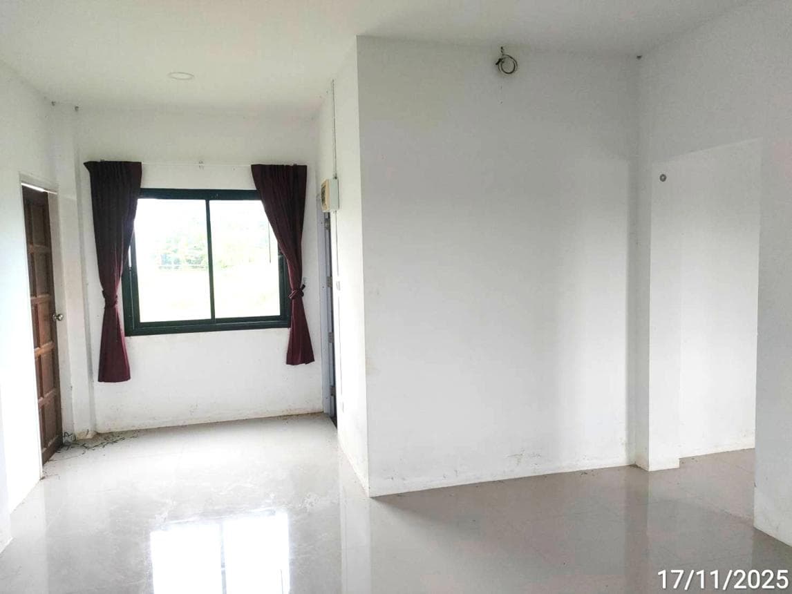 บ้านเดี่ยว เกิ้ง เมืองมหาสารคาม 4 ห้องนอน 4 ห้องน้ำ พื้นที่กว้างขวาง 280 ตร.ม. บนที่ดิน 60.2 ตร.ว. ทำเลเด่นใกล้สิ่งอำนวยความสะดวกในตัวเมือง ราคาพิเศษ 9.06 ล้าน