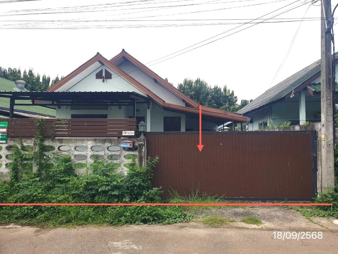 บ้านเดี่ยว พรเกษม (เจนจอย 2) ต้นธงชัย เมืองลำปาง 2 ห้องนอน 1 ห้องน้ำ พื้นที่ 118 ตร.ม. บนที่ดินกว้าง 67 ตร.ว. ทำเลสงบน่าอยู่ ราคาพิเศษ 1.55 ล้าน