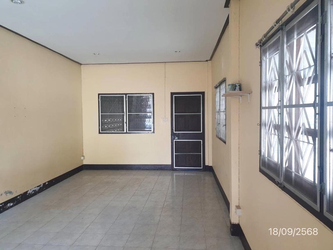 บ้านเดี่ยว พรเกษม (เจนจอย 2) ต้นธงชัย เมืองลำปาง 2 ห้องนอน 1 ห้องน้ำ พื้นที่ 118 ตร.ม. บนที่ดินกว้าง 67 ตร.ว. ทำเลสงบน่าอยู่ ราคาพิเศษ 1.55 ล้าน