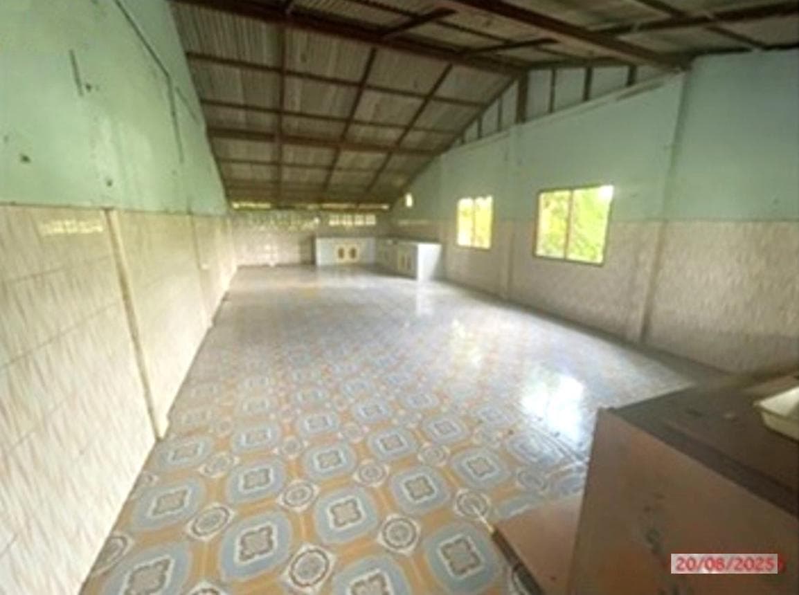 อาคารบ้านพักคนงาน ป่าโมก อ่างทอง พื้นที่กว้าง 446.25 ตร.ม. ทำเลศักยภาพ เหมาะสำหรับการลงทุน