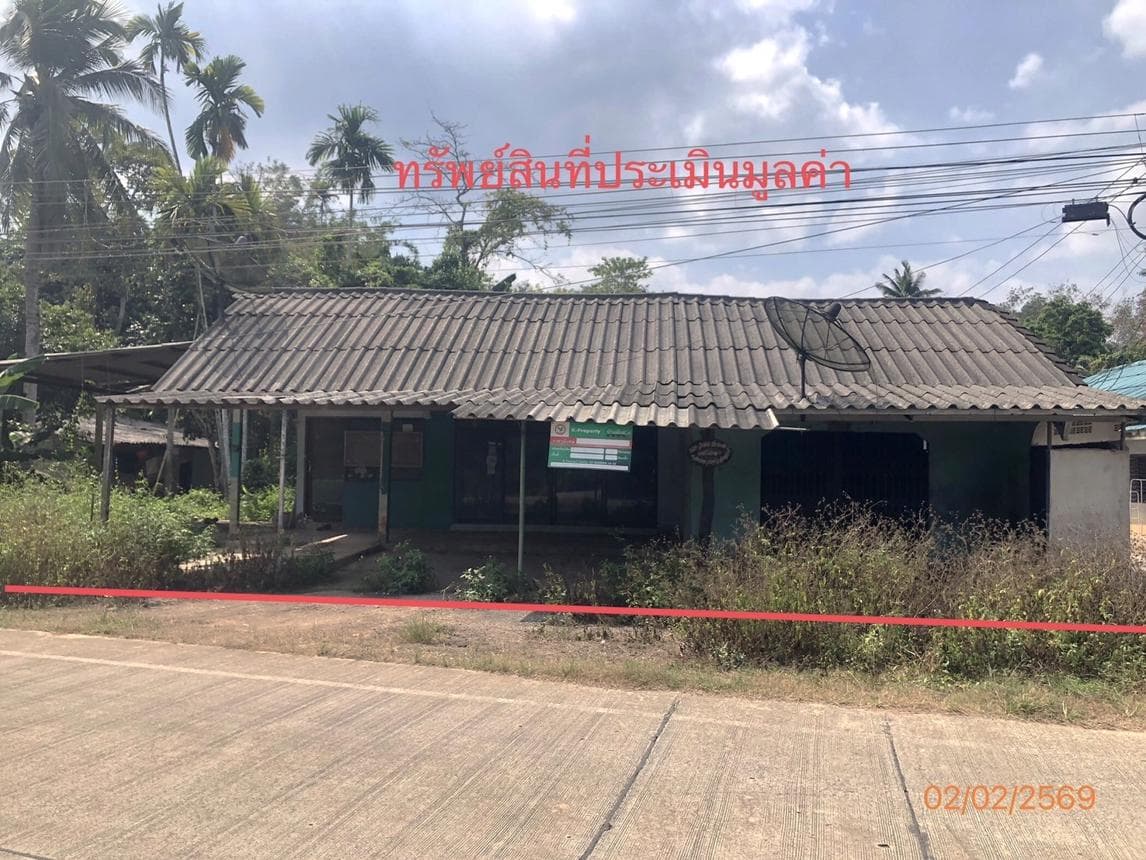 ขายบ้านเดี่ยว 4 ห้องนอน 2 ห้องน้ำ พื้นที่กว้าง 267.8 ตร.ม. บนเนื้อที่ 90 ตร.ว. ทำเลสองแพรก ชัยบุรี สุราษฎร์ธานี ราคาไม่ถึง 2 ล้าน คุ้มค่าพร้อมอยู่