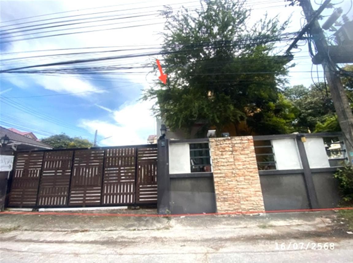 บ้านเดี่ยว แสนสุข เมืองชลบุรี 3 ห้องนอน 2 ห้องน้ำ พื้นที่ 100 ตร.ม. บนที่ดิน 59 ตร.ว. ใกล้หาดบางแสนและแหล่งท่องเที่ยว ทำเลศักยภาพ ราคาพิเศษ 3.78 ล้าน