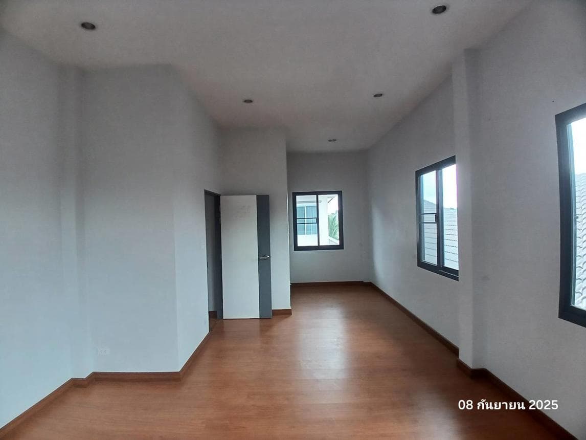 ขายบ้านเดี่ยวหลังใหญ่ 3 ห้องนอน 3 ห้องน้ำ พื้นที่กว้าง 206 ตร.ม. บนเนื้อที่ 84 ตร.ว. ทำเลศักยภาพ ต.ชมพู เมืองลำปาง บรรยากาศดี เดินทางสะดวก