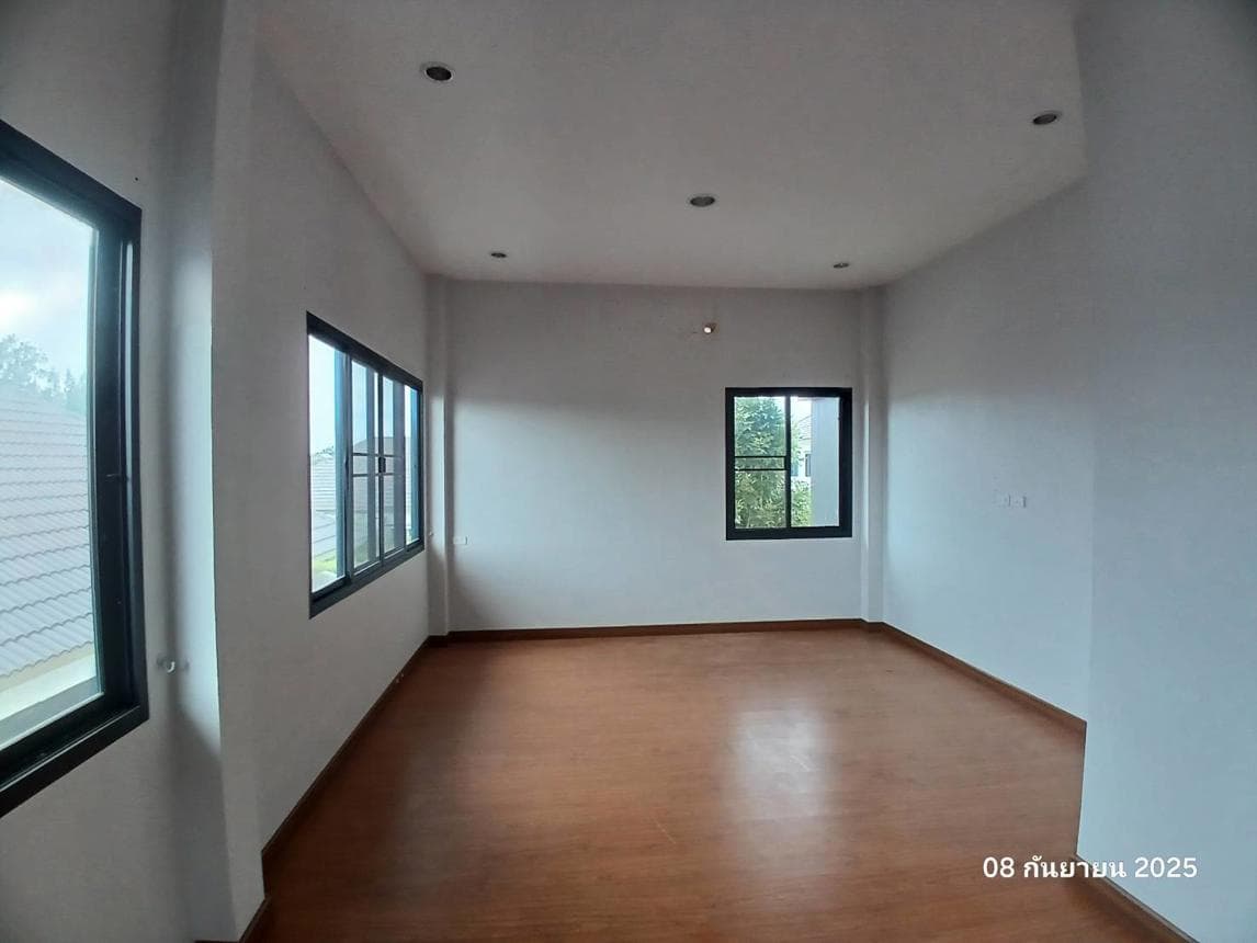 ขายบ้านเดี่ยวหลังใหญ่ 3 ห้องนอน 3 ห้องน้ำ พื้นที่กว้าง 206 ตร.ม. บนเนื้อที่ 84 ตร.ว. ทำเลศักยภาพ ต.ชมพู เมืองลำปาง บรรยากาศดี เดินทางสะดวก
