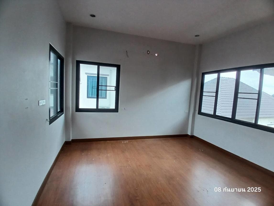 ขายบ้านเดี่ยวหลังใหญ่ 3 ห้องนอน 3 ห้องน้ำ พื้นที่กว้าง 206 ตร.ม. บนเนื้อที่ 84 ตร.ว. ทำเลศักยภาพ ต.ชมพู เมืองลำปาง บรรยากาศดี เดินทางสะดวก