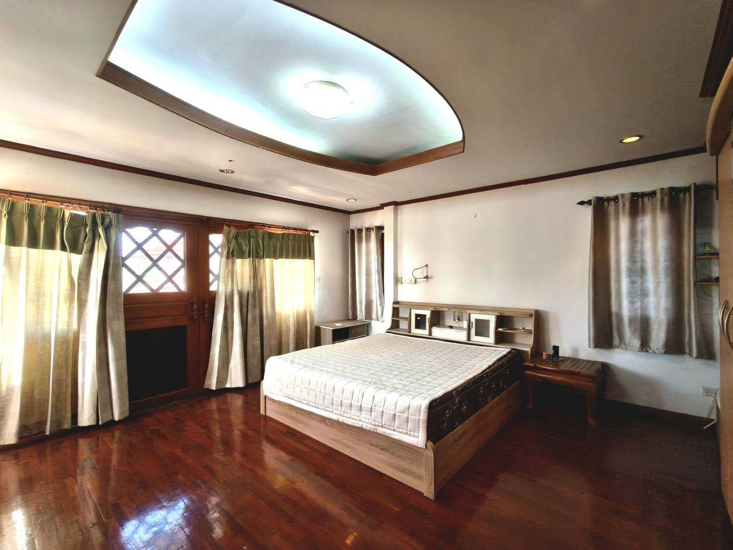 บ้านหลังใหญ่ในเมืองพิษณุโลก หมู่บ้านวนาเลคโฮม พื้นที่ 351 ตร.ม. เหมาะครอบครัวใหญ่ / โฮมออฟฟิศ