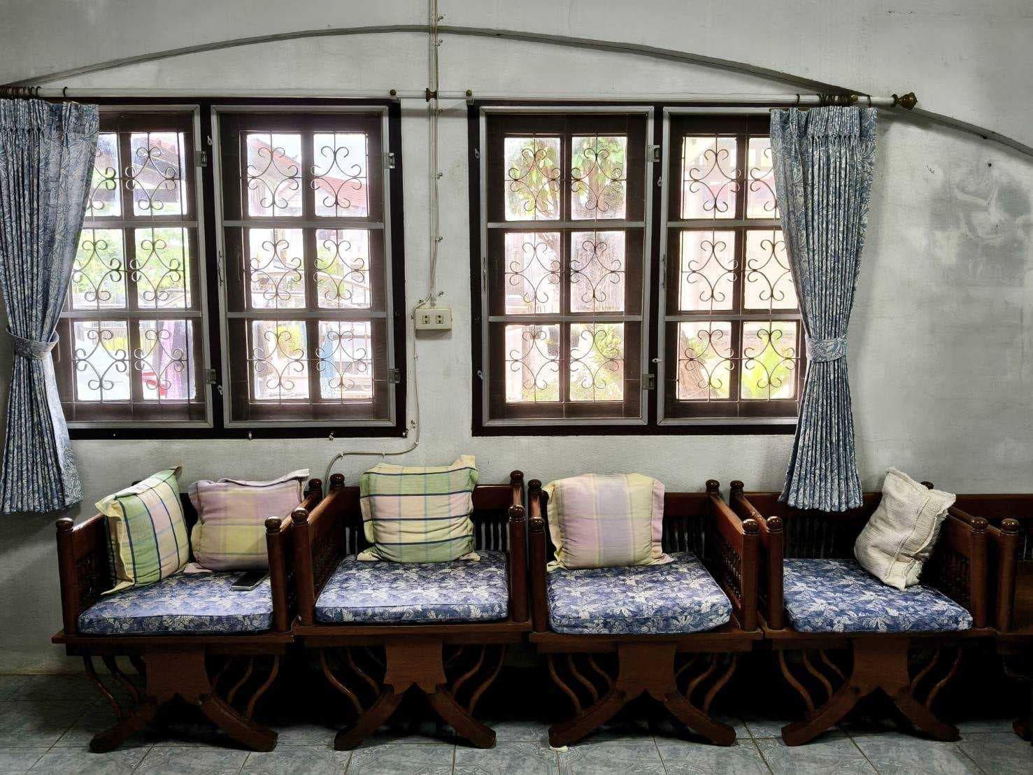 บ้านเดี่ยวหลังใหญ่ 4 ห้องนอน บรรยากาศดี เข้าเมืองสะดวก ใกล้โรงเรียนสาธิต