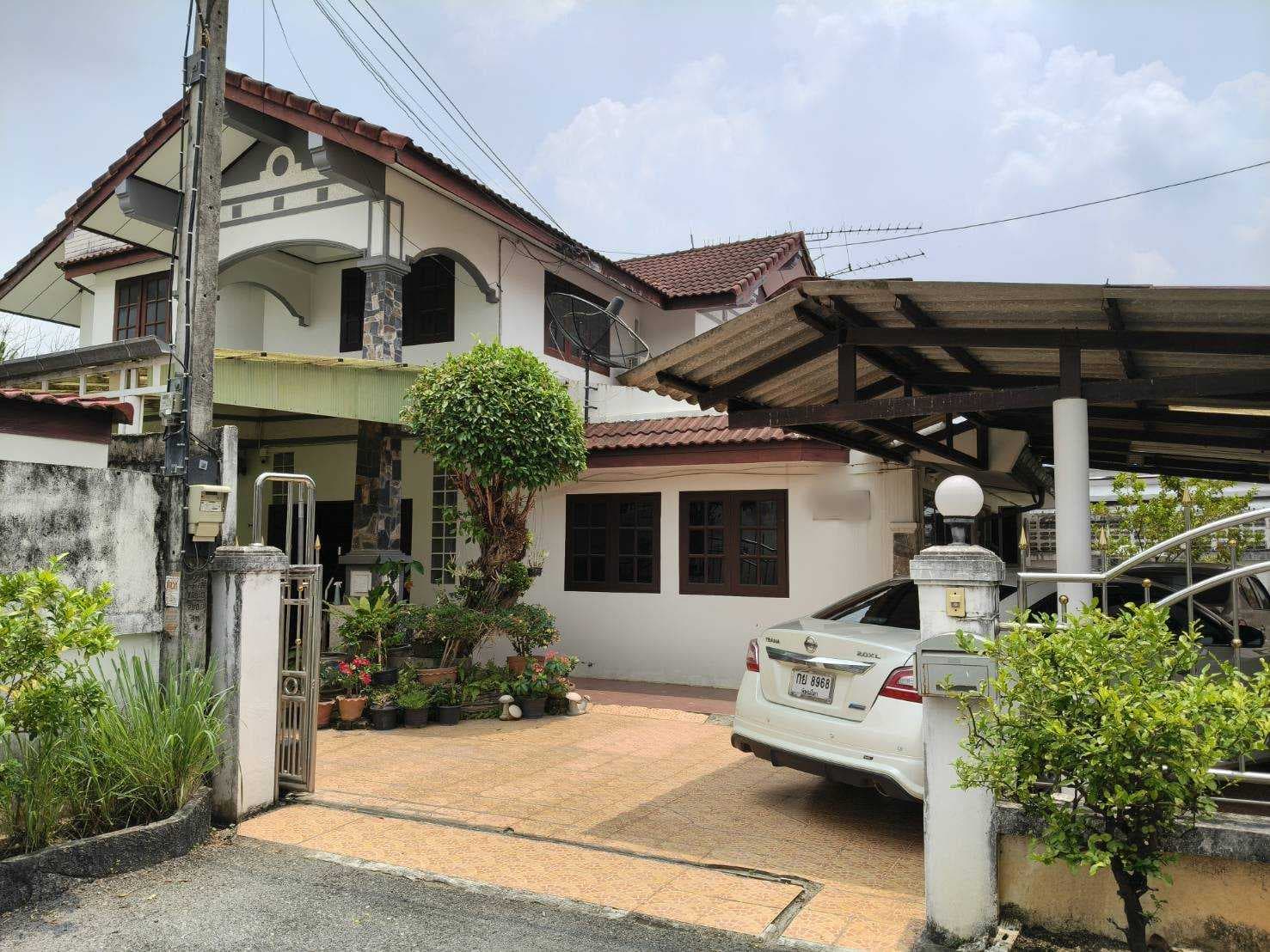 บ้านเดี่ยวหลังใหญ่ 4 ห้องนอน บรรยากาศดี เข้าเมืองสะดวก ใกล้โรงเรียนสาธิต