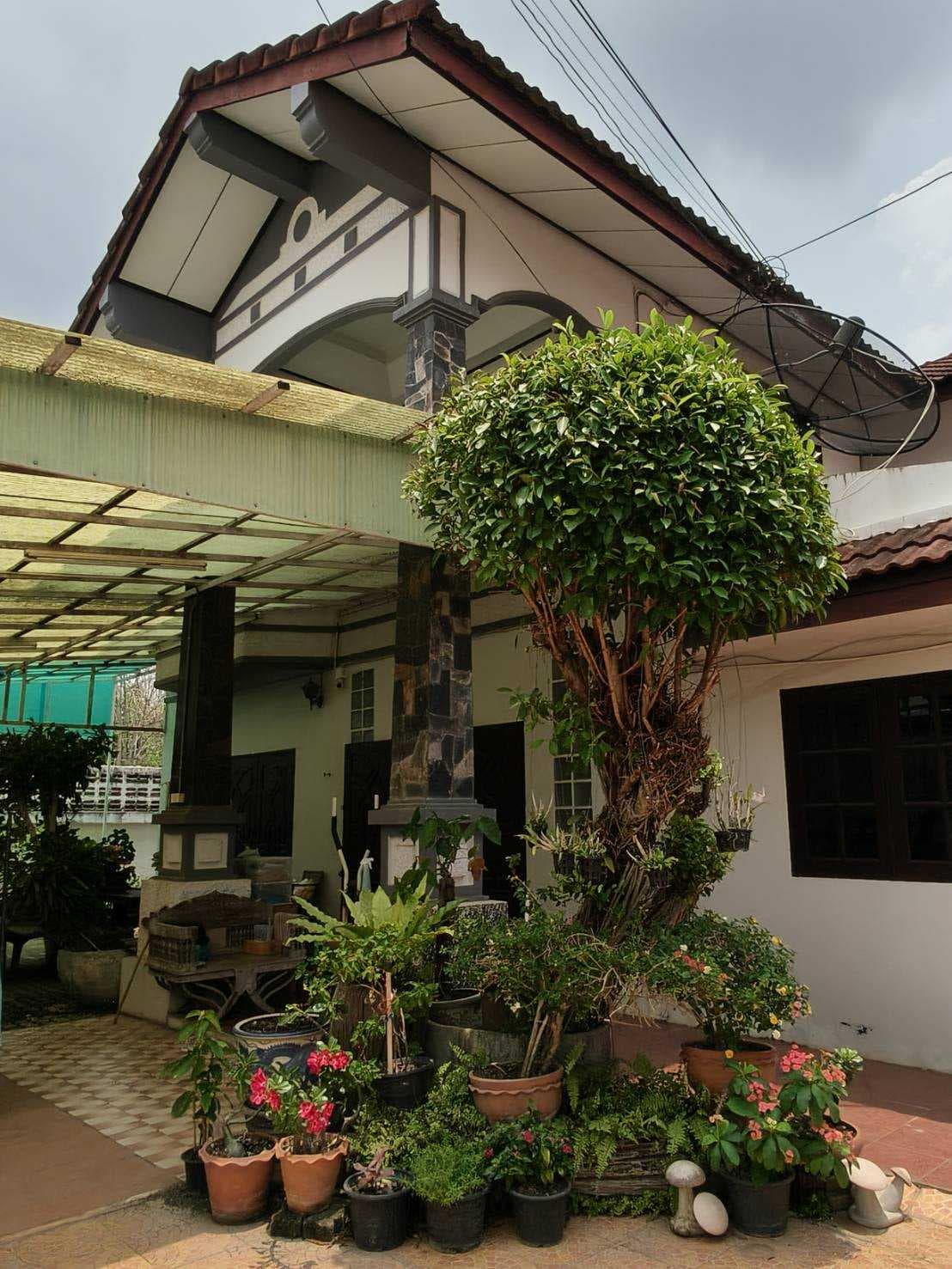 บ้านเดี่ยวหลังใหญ่ 4 ห้องนอน บรรยากาศดี เข้าเมืองสะดวก ใกล้โรงเรียนสาธิต